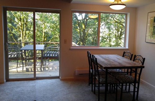 Newberg House | Chehalem Mountain Hideaway