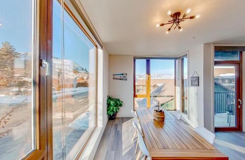 Chelan Apartment | Chelan Resort Suites: Comfort by the Lake #201