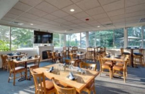 Central Lake Hotel | Cherry Room for 2 at The Blue Pelican Inn
