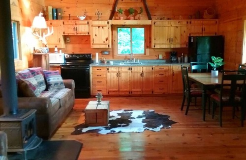 Waterville Cabin | Chestnut. 3 bedroom, 2 bath Log Cabin with outdoor hot tub jacuzzi.sleeps 10