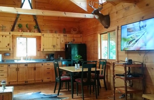 Waterville Cabin | Chestnut. 3 bedroom, 2 bath Log Cabin with outdoor hot tub jacuzzi.sleeps 10