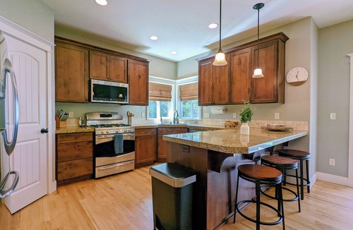 Newberg House | Chez Pinot Vino - Your Next Wine Retreat!