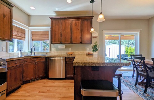 Newberg House | Chez Pinot Vino - Your Next Wine Retreat!