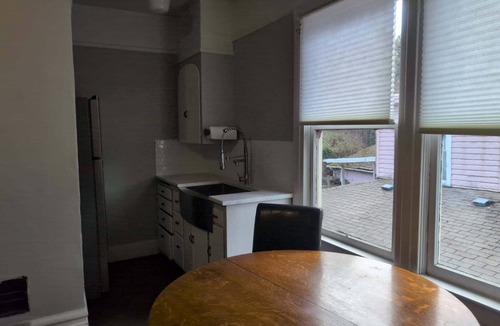 Roseburg Apartment | Chic 1-bedroom apartment in delightful Roseburg with WiFi