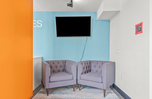 Cedar Falls Apartment | Chic 1-bedroom Micro Studio Apartment