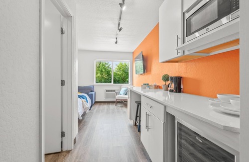 Cedar Falls Apartment | Chic 1-bedroom Micro Studio Apartment