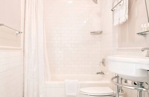 Goose Hollow Hotel | Chic and Elegant Stay Near Portland Art Museum - 0.5 mi | Parking | Pets Welcome