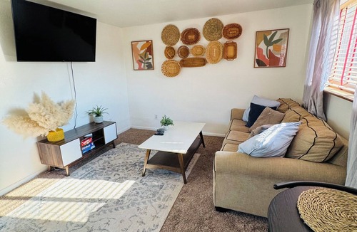Medford Apartment | Chic & Cozy 1 bedroom guest-house in the heart of Medford