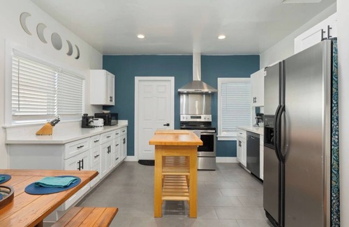 Garfield House | Chic Downtown PHX | Walkable W/BBQ and fire pit