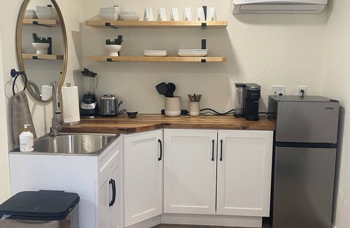 Riverdale Apartment | Chic studio hideaway in Riverdale with AC, Wifi