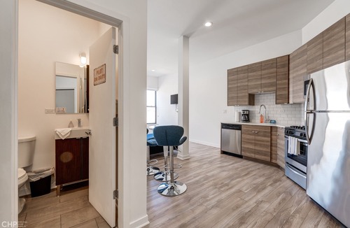 River West Apartment | Chicago Third Floor Studio by 747 Lofts