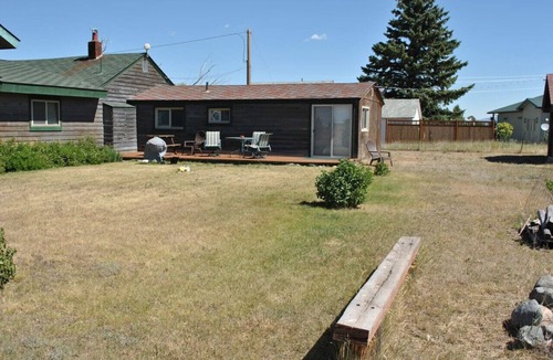 Pray Apartment | Chico Peak cabin near Yellowstone and Chico Hot Springs