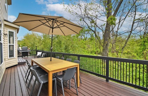 Roselawn Finance House | Cincinnati · Oakley · 5-Bed Home · Extended Stay