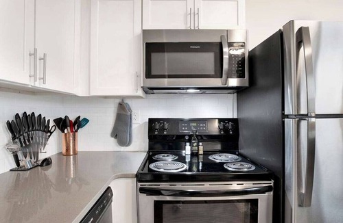 Central Business District Apartment | City Center Apartment - Free Parking & Great Views