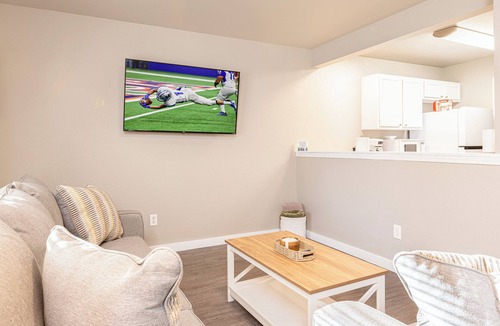Veterans Park House | City Convenience, Mountain Vibes – 3BR/2BA Getaway!