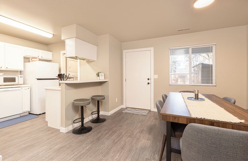 Veterans Park House | City Convenience, Mountain Vibes – 3BR/2BA Getaway!