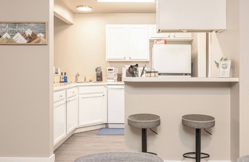Veterans Park House | City Convenience, Mountain Vibes – 3BR/2BA Getaway!