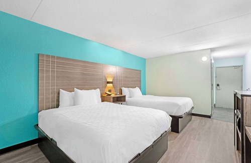 Des Moines Hotel | Clarion Inn Des Moines Airport