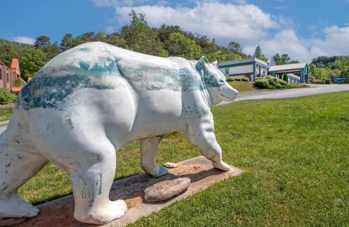 Cherokee Hotel | Clarion Pointe Cherokee