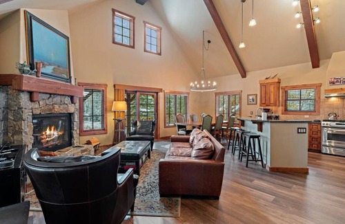 Tamarack Ski Chalet | Classic Chalet|Wood Fireplace, Great for Families