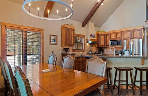 Tamarack Ski Chalet | Classic Chalet|Wood Fireplace, Great for Families