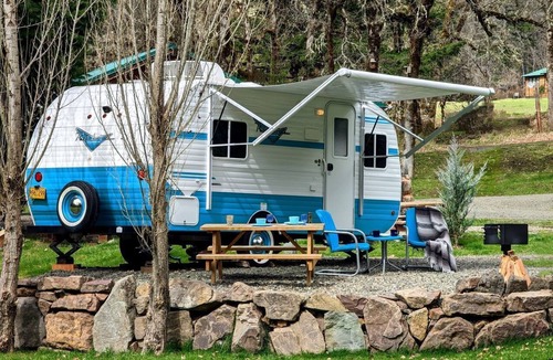 Idleyld Park Cabin | Classic & Cute 1950's Inspired Retro Camper, Idleyld Park, OR