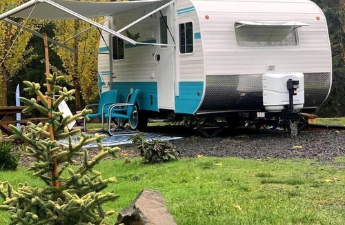Idleyld Park Cabin | Classic & Cute 1950's Inspired Retro Camper, Idleyld Park, OR
