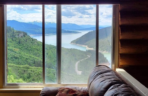 Irwin Cabin | Classic log cabin with stunning views!