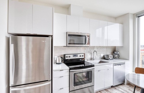 South Lake Union Apartment | Classic South Lake Union 1BR w/Gym & Lounge, nr shops, by Blueground