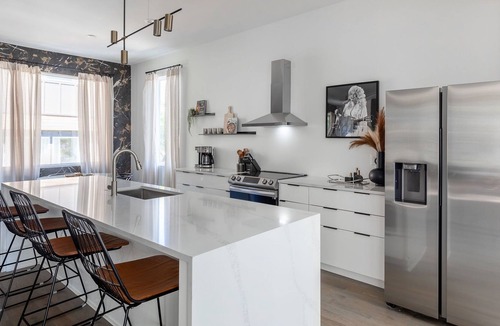 McFerrin Park House | CLASSY COWBOY - PRIVATE ROOFTOP DECK - EAST NASHVILLE