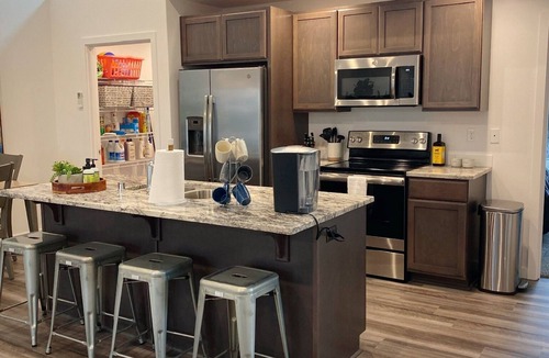 West Richland Apartment | Classy, Cozy Condo, Ideal 4 Long Stays!