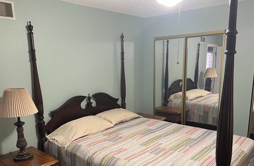 Coralville House | Classy-Quilted 3 Bedroom centrally located