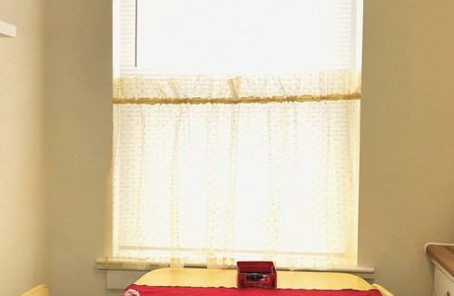 Boone Apartment | Classy Retro Suite "Preferred Partner of Rail Explorers" Pets OK