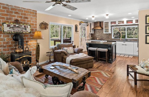 Cle Elum House | Cle Elum House: Mountain Views & River Access