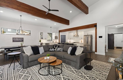 Ronald House | Cle Elums Best Vacation Home 4 Large Groups - 7BD/7BA + Slps 28