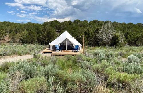 Elba RV Rental | Clean and Comfortable Canvas Bell Tent by City of Rocks National Reserve, Idaho