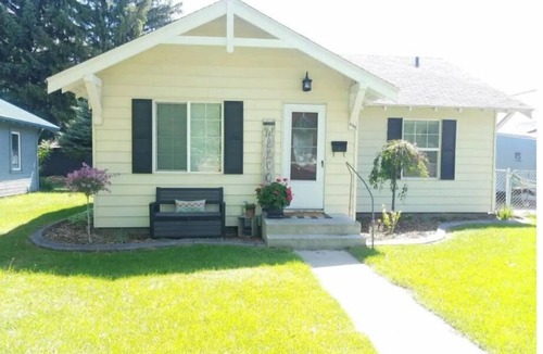 Rupert House | Clean and cozy 3 bdrm one bath home in the heart of Rupert.