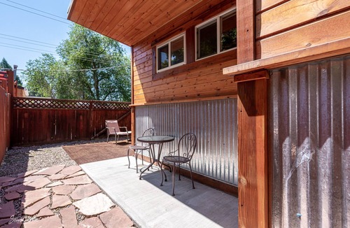 Lava Hot Springs Cabin | Clean and Cozy Cabin on Main Street - Walk to the river and hot pools!