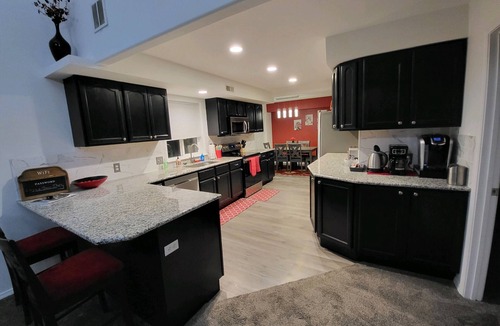 Burley House | Clean and Spacious! Burley HOT TUB Haven