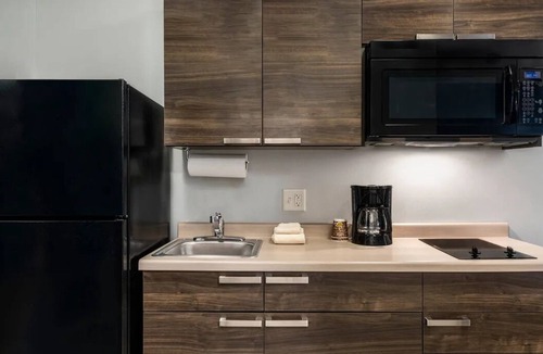 Wenatchee Hotel | Clean & Comfortable Suite - Your Home Base for Exploring St Joseph