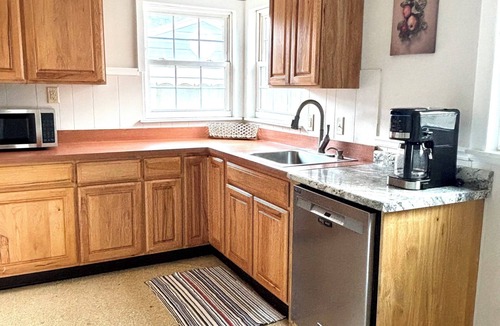 Ypsilanti House | Clean, Cozy & Central - EMU + 10 mins to Ann Arbor