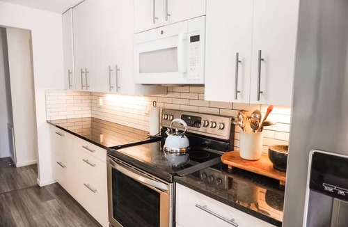 Moran Prairie House | Clean, quiet, 2-bedroom South Hill rental with a Garage. Conveniently located.