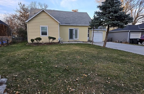 Omaha House | Clean & Safe Central Omaha Home Near Childrens Hospital, Walkable Eats, Fire Pit