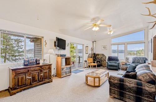 Worley House | Cleland Bay Waterfront Cabin