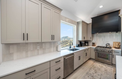 Toquerville House | Cliffside Modern Villa ~ Hot Tub/Stunning Views