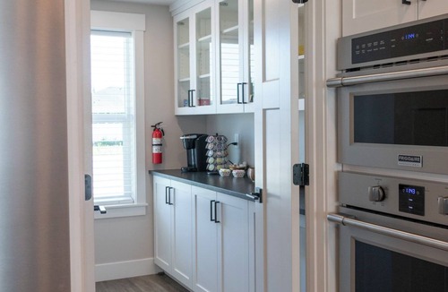 Sugar City House | Close to BYU-I and Yellowstone New Modern Farmhouse in a Family Neighborhood.