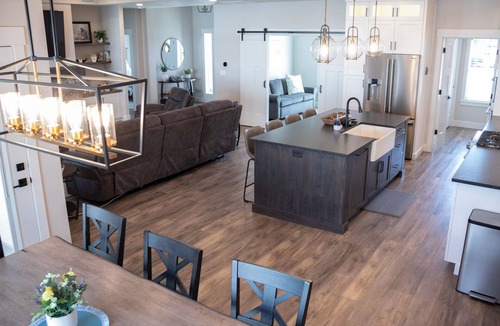 Sugar City House | Close to BYU-I and Yellowstone New Modern Farmhouse in a Family Neighborhood.