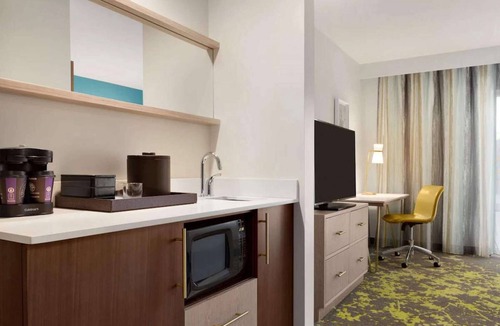 Whittier Hotel | Close to CU Boulder + Free Breakfast. Pool. Gym.