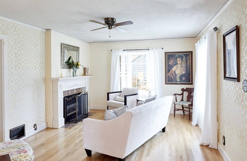 Woodstock House | Close to Everything in charming area