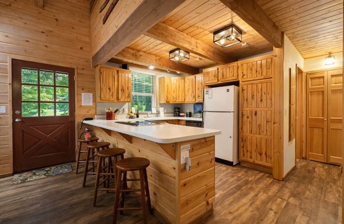Leavenworth Cabin | Close to Lake/Golf | Hot Tub | ROKU | Firepit